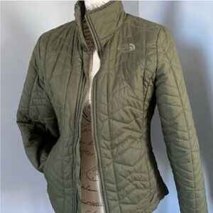 North Face Green Lightweight Puffer Jacket